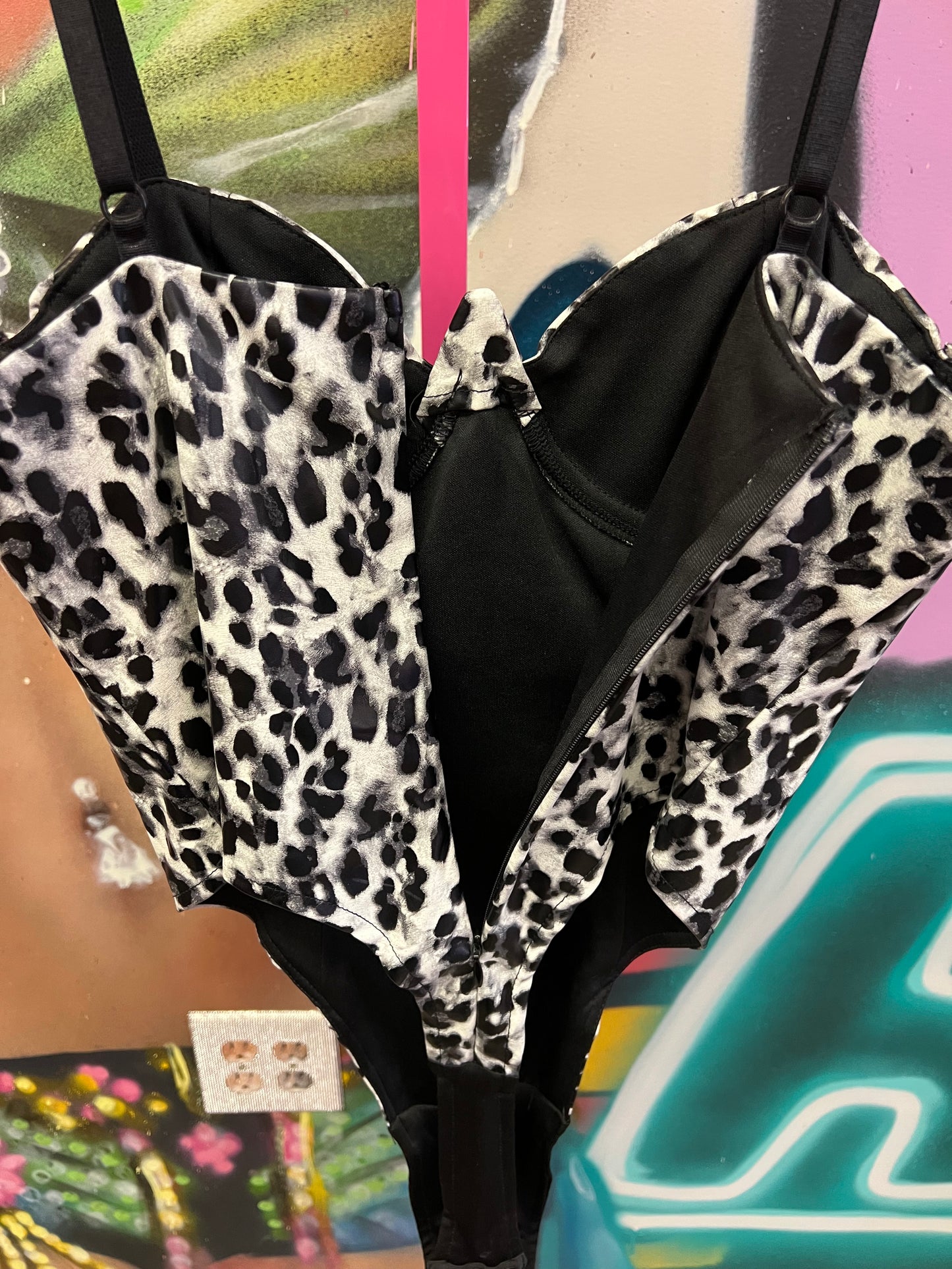 NWT PrettyLittleThing Grey Leopard Faux Leather V Wire Bodysuit Size US 8