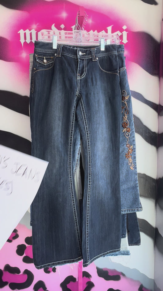 Women’s Jeans Bundle (8 Pieces) Aeropostale - Flare/ NWT Mix Grade A–B